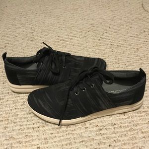 Toms shoes - Size 7